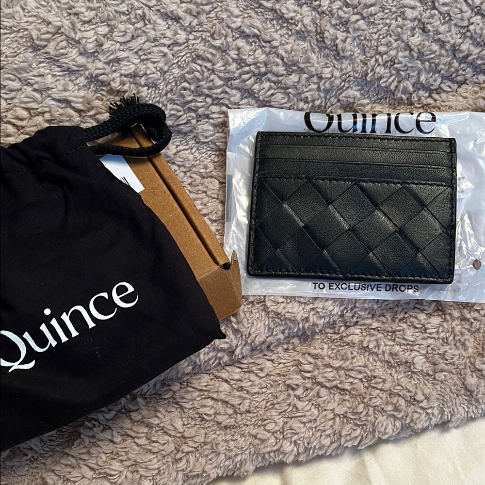Quince Elegant Black Quilted Card Holder